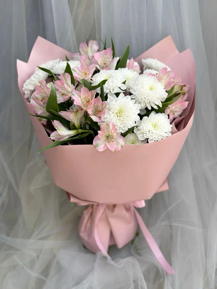 Corporate meeting space with precisely timed floral displays that stay elegant throughout business hours